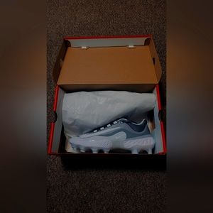 Baseball cleats